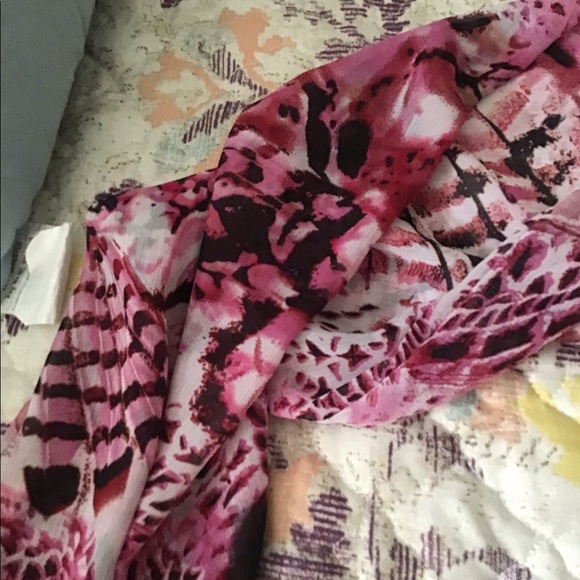 Scarf pink black white leopard print, versatile🌸nice pattern good shape - Picture 7 of 8